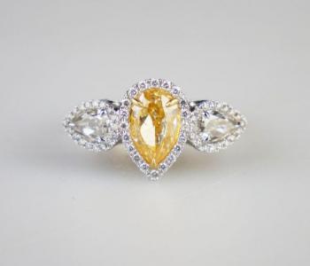 Mimořádný zlatý prsten s diamanty - Cartier Mimořádný zlatý prsten s diamanty - Cartier