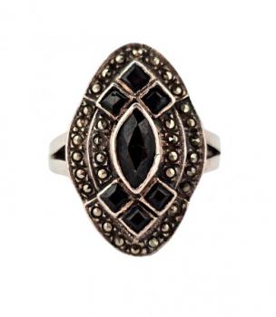 Stříbrný Art Deco prsten s onyxy a markazity Stříbrný Art Deco prsten s onyxy a markazity