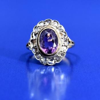 Zlatý prsten s ametystem a diamanty Zlatý prsten s ametystem a diamanty