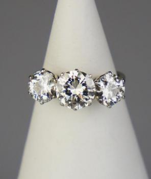 Zlatý prsten s diamanty Zlatý prsten s diamanty