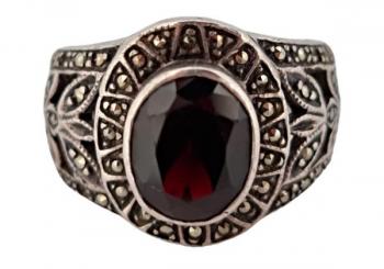 Stříbrný Art Deco prsten s velkým broušeným granát Stříbrný Art Deco prsten s velkým broušeným granát
