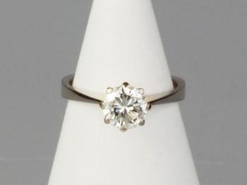 Zlatý prsten s kvalitním diamantem Zlatý prsten s kvalitním diamantem