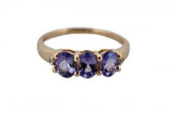 PRSTEN S TŘEMI OVÁLNÝMI TANZANITY A DIAMANTY PRSTEN S TŘEMI OVÁLNÝMI TANZANITY A DIAMANTY