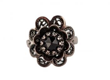 Stříbrný prsten filigránový s granátem - kytička Stříbrný prsten filigránový s granátem - kytička