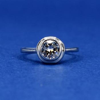 Bílozlatý prsten s briliantem 0,80 ct Bílozlatý prsten s briliantem 0,80 ct