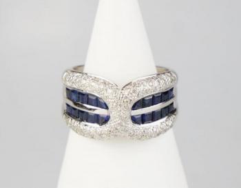 Zlatý prsten se safíry a diamanty Zlatý prsten se safíry a diamanty
