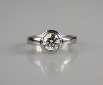 Zlatý prsten s diamantem Zlatý prsten s diamantem