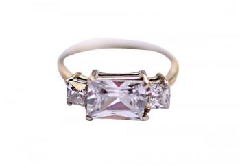 Stříbrný prsten s obdélníkovým zirkonem Stříbrný prsten s obdélníkovým zirkonem