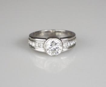 Zlatý prsten s diamanty Zlatý prsten s diamanty