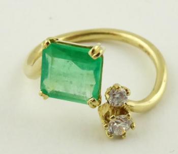 Prsten ze zlata s přírodním smaragdem a diamanty Prsten ze zlata s přírodním smaragdem a diamanty