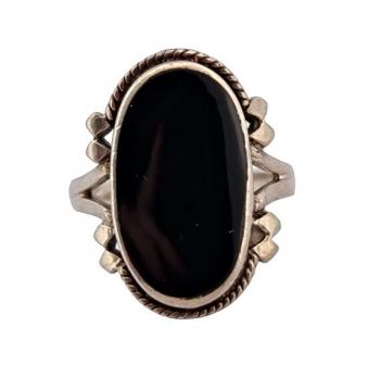 Art Deco prsten s oválným onyxem Art Deco prsten s oválným onyxem